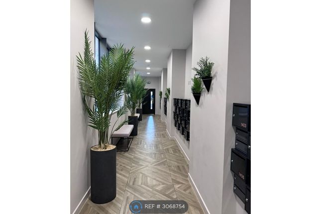 Apt  River Apartments, Gillender St, London photo 3
