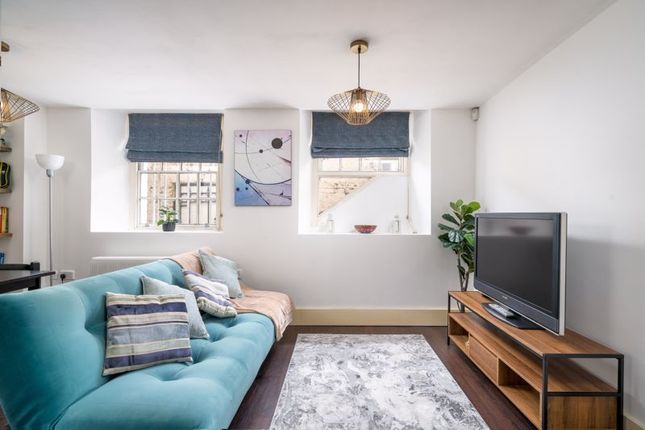 7 Rotary Court, Hampton Court Road, East Molesey photo 4
