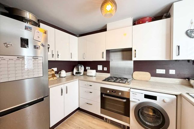 19, Rowan Close, Nottingham photo 3