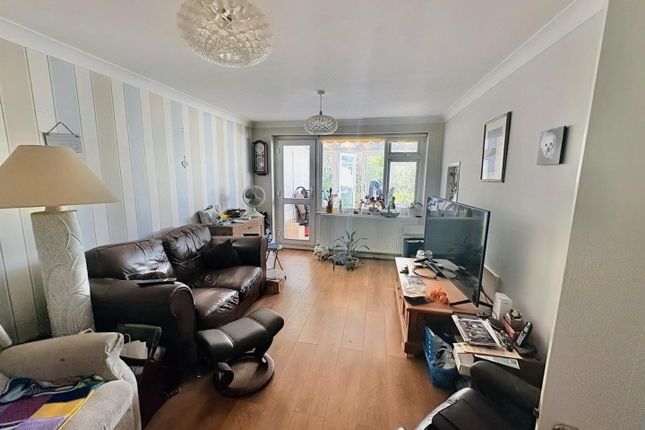 59, Mayfield Drive, Gloucester photo 2