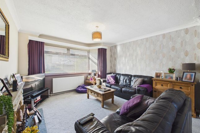 32, Netherfields Crescent, Dronfield photo 3