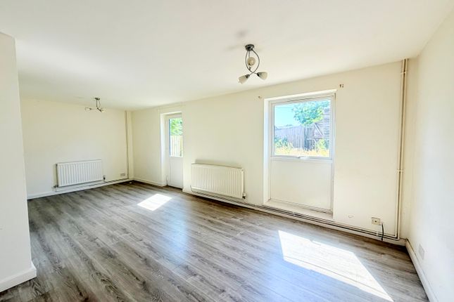 152, Minerva Way, WELLINGBOROUGH photo 2