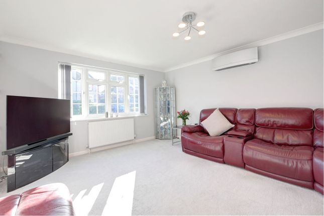 Ashdown House, Vines Cross Road, Heathfield photo 4