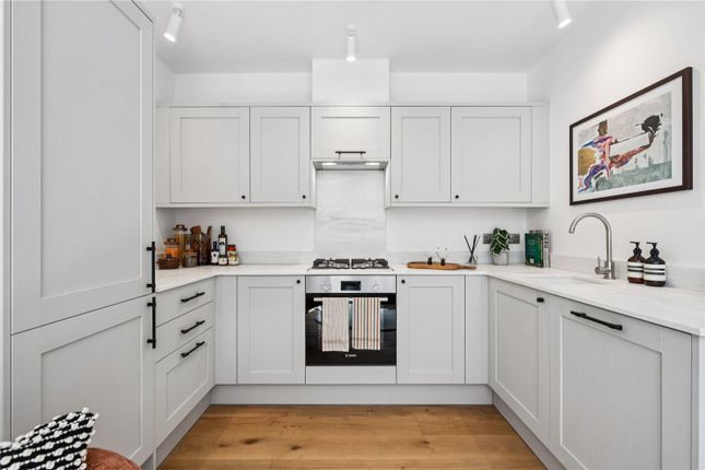1, Brixtow Mews, London photo 3