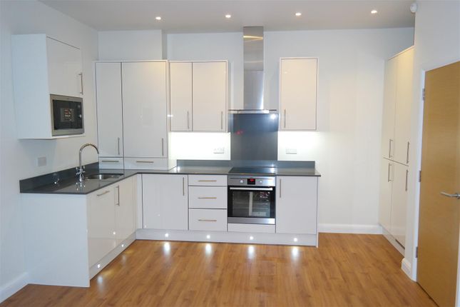 14, Woodland Court, St Albans photo 3