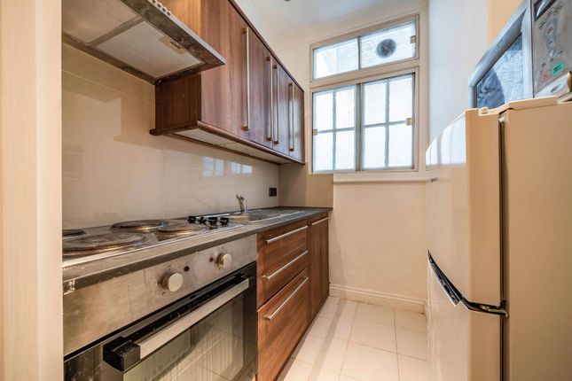 Flat to rent in Queens Gate, South Kensington, London