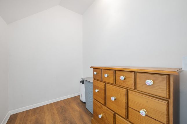 Maisonette for sale in Crest Close, Ruscombe, Reading