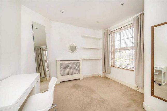 Flat A, 50, North Worple Way, London photo 2