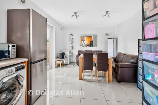16, Manor Road, Chadwell Heath photo 4