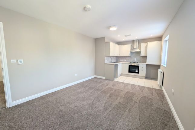 Flat 2, Compass Court, West Avenue, Burton Latimer photo 4