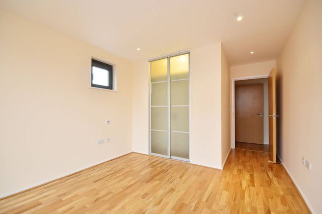 Flat for sale in Devonport Street, Shadwell, London