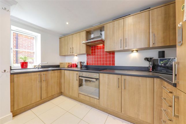 Mallard Place, Farnborough photo 3