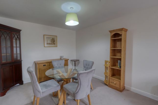 48 Eaves Court,, The Retreat, Buckinghamshire photo 3