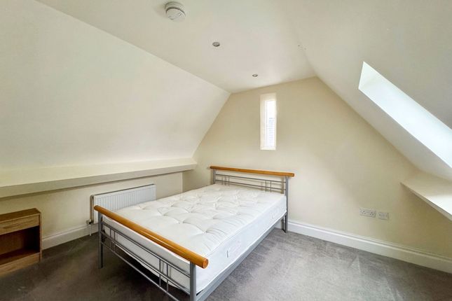 Apt 49, Convent Court Hatch Lane, Windsor photo 4