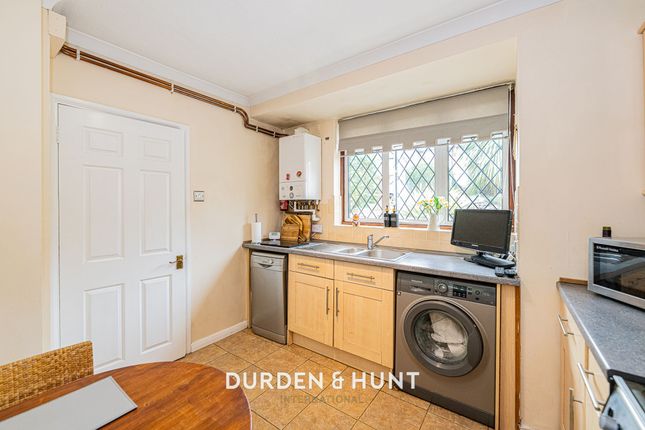 36 Marjorams Avenue, Loughton photo 4