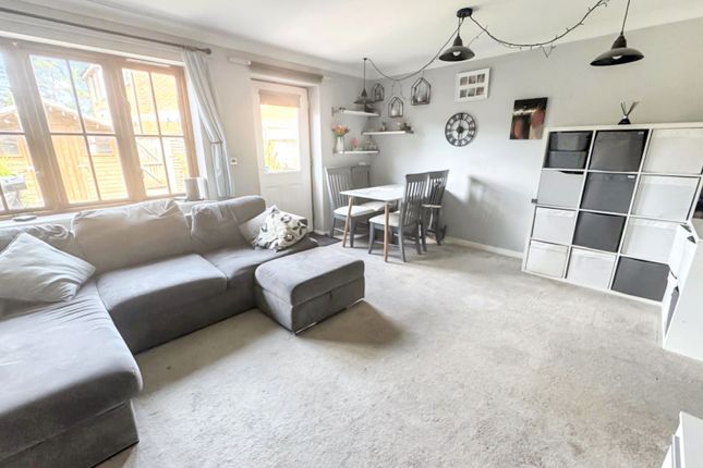 2, Peel Place Petersfield Road, Bordon photo 4