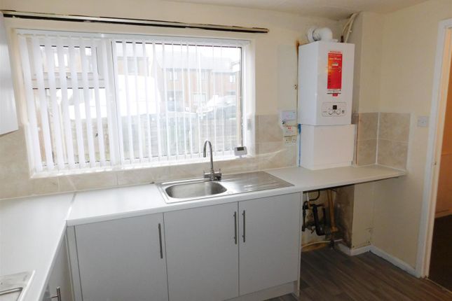 24, Merlin Close, Oldham photo 5