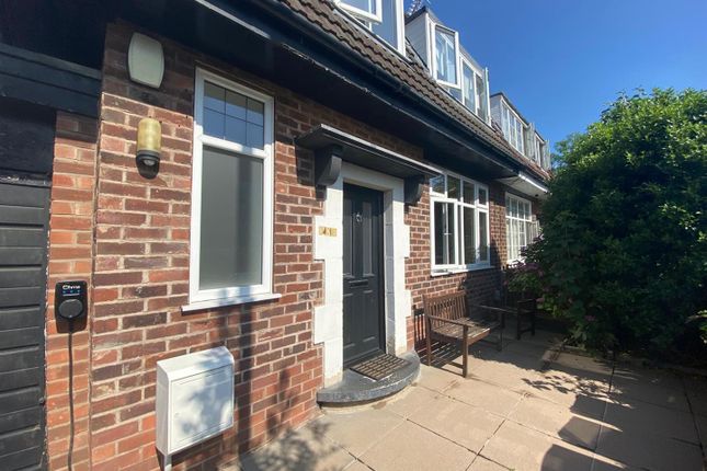 108, Ivygreen Road, Manchester photo 2