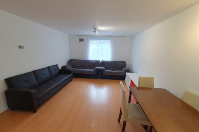 3 Lion Court, 6 Swynford Gardens, London photo 2