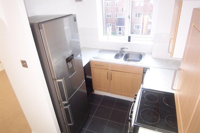 Flat to rent in Percy Gardens, Old Malden, Worcester Park