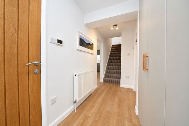 5 Pemberton Close, Aylesbury photo 2