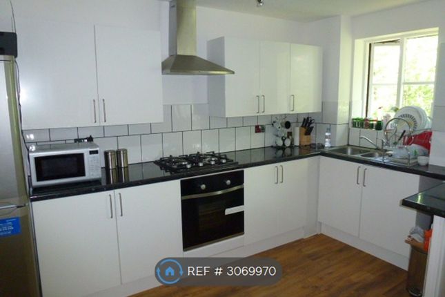 Flat, Warwick Gardens, London photo 4