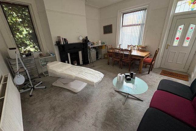 17, Sal Royd Road, Bradford photo 4
