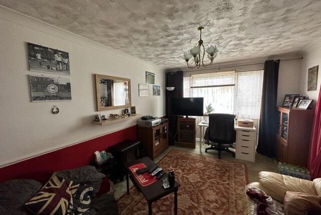 Flat for sale in Colne Court, Tilbury
