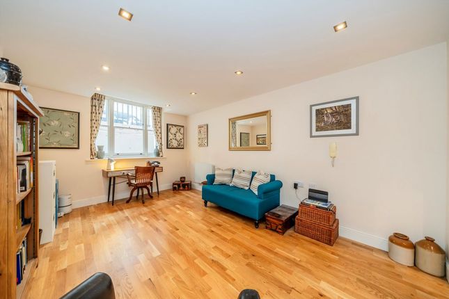 Flat B, 3, Westbourne Grove Terrace, London photo 2