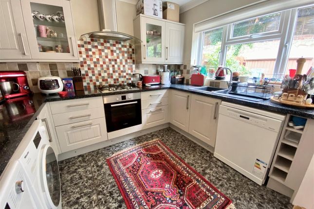 12, Beechwood Crescent, Eastbourne photo 3