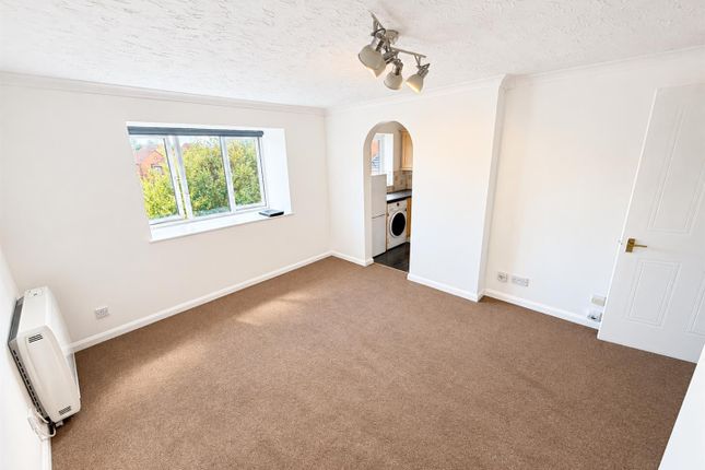 41, Bull Close, Grays photo 3