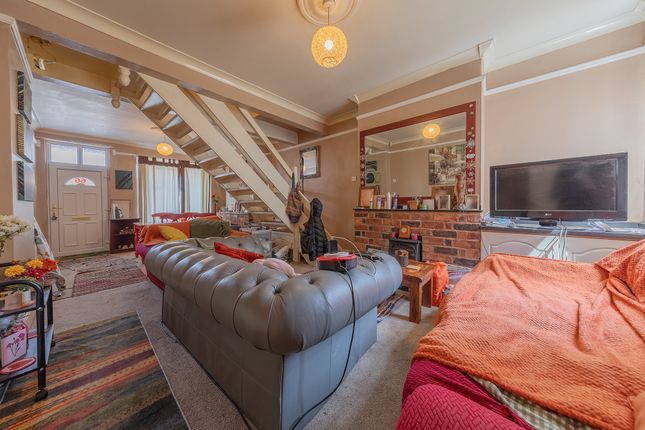 66, Valley Road, Lye photo 4