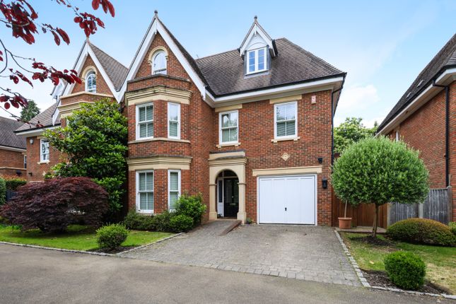 Thumbnail Semi-detached house to rent in Selborne Place, Old Avenue, Weybridge, Surrey
