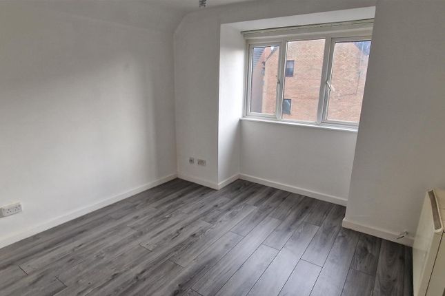 30, St James Court, Willenhall photo 4