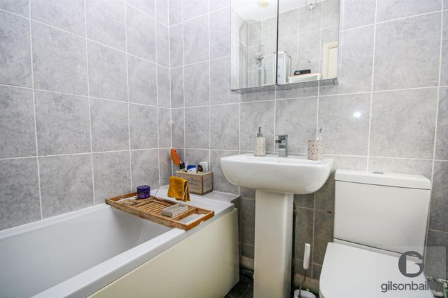43, Hoveton Place, Badersfield photo 4