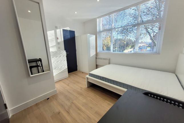 Room to rent in London Road, Reading