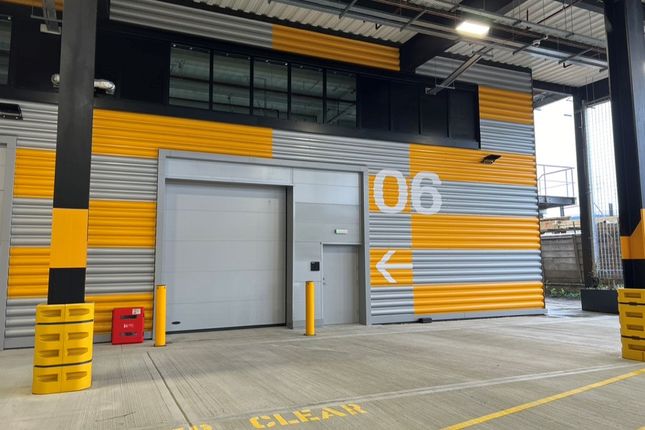 Warehouse to let in Creek Road, Barking