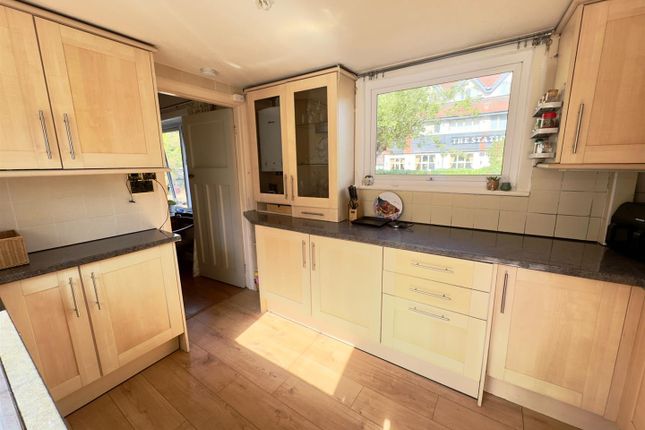 1, Elvetham Road, Fleet photo 4