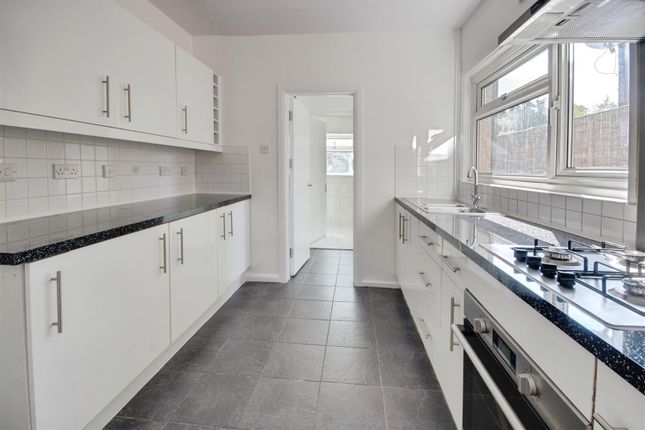 286, Hagden Lane, Watford photo 4