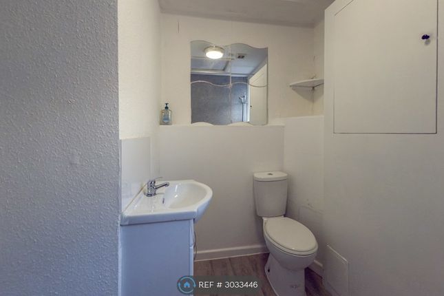 High Street, Flat, Barry photo 3