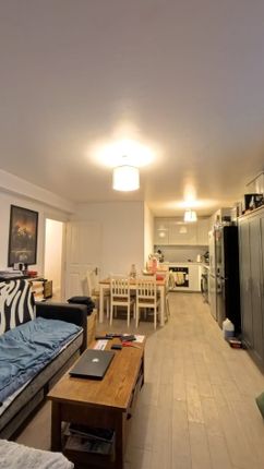 1-bed flat on 27 Apartment 3, Haysoms Close, Romford, £235,000