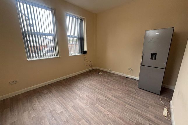 Studio Flat, Brunswick Park Road, Wednesbury photo 5