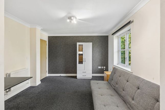 9, Blake House, Cottage Close, Harrow photo 2