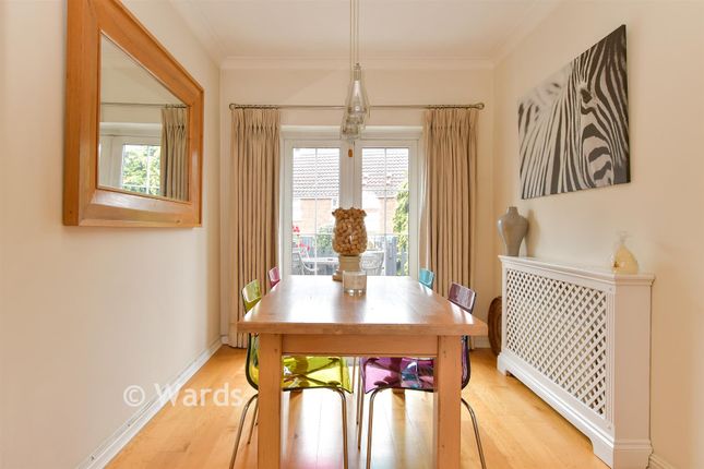 35, Frobisher Way, Greenhithe photo 3