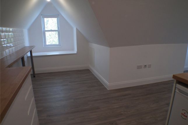 Flat 9, London Court, 60A London Road, Canterbury photo 2