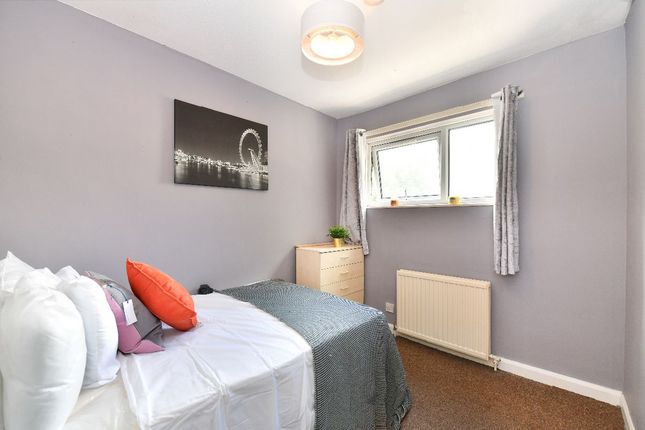 Room 3, 29 Amhurst Road, London photo 4