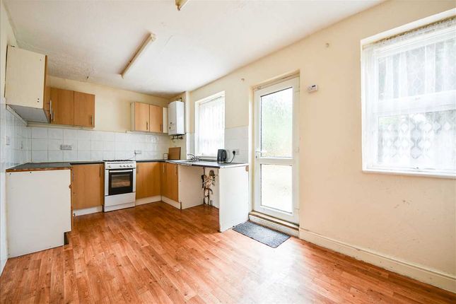 32, Birchfield Road, Wellingborough photo 3