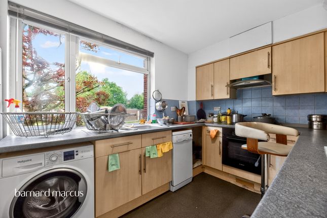 Flat 30, Spencer Court, 208, Woodcote Road, Wallington photo 2
