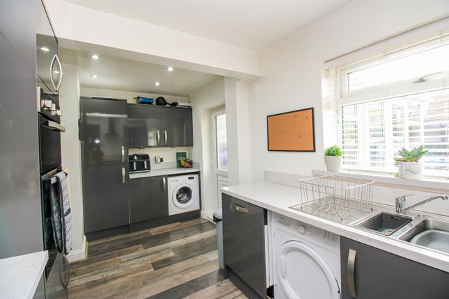 20, Elizabeth Drive, Castleford photo 4