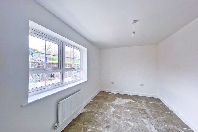 20, Blackburne Way, Farnham photo 4